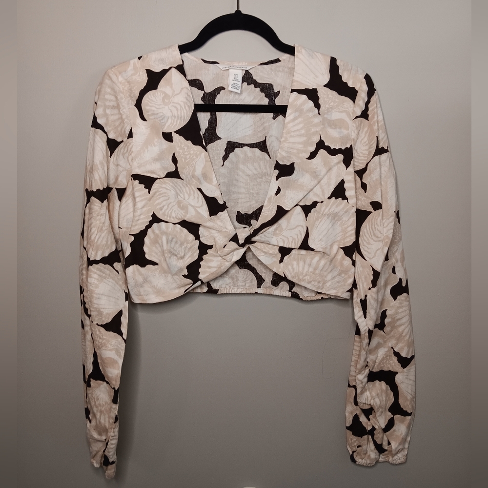 H&M Sea Shell Cream and Black Crop Top